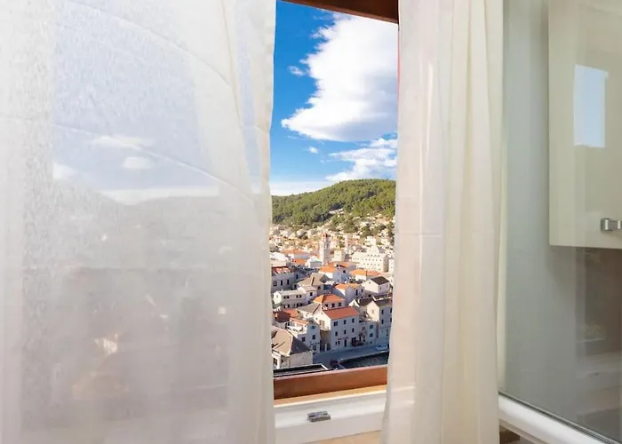 Bento Apartment - Best View On Town And Sea