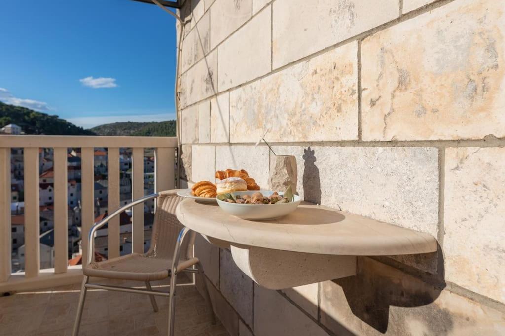 Bento - View On Town And Sea Apartment Pucisca