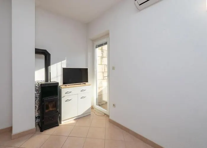 Bento Apartment - Best View On Town And Sea